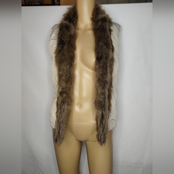 XOXO Jackets & Blazers - Xoxo women's knitted quilted size medium vest with faux fur